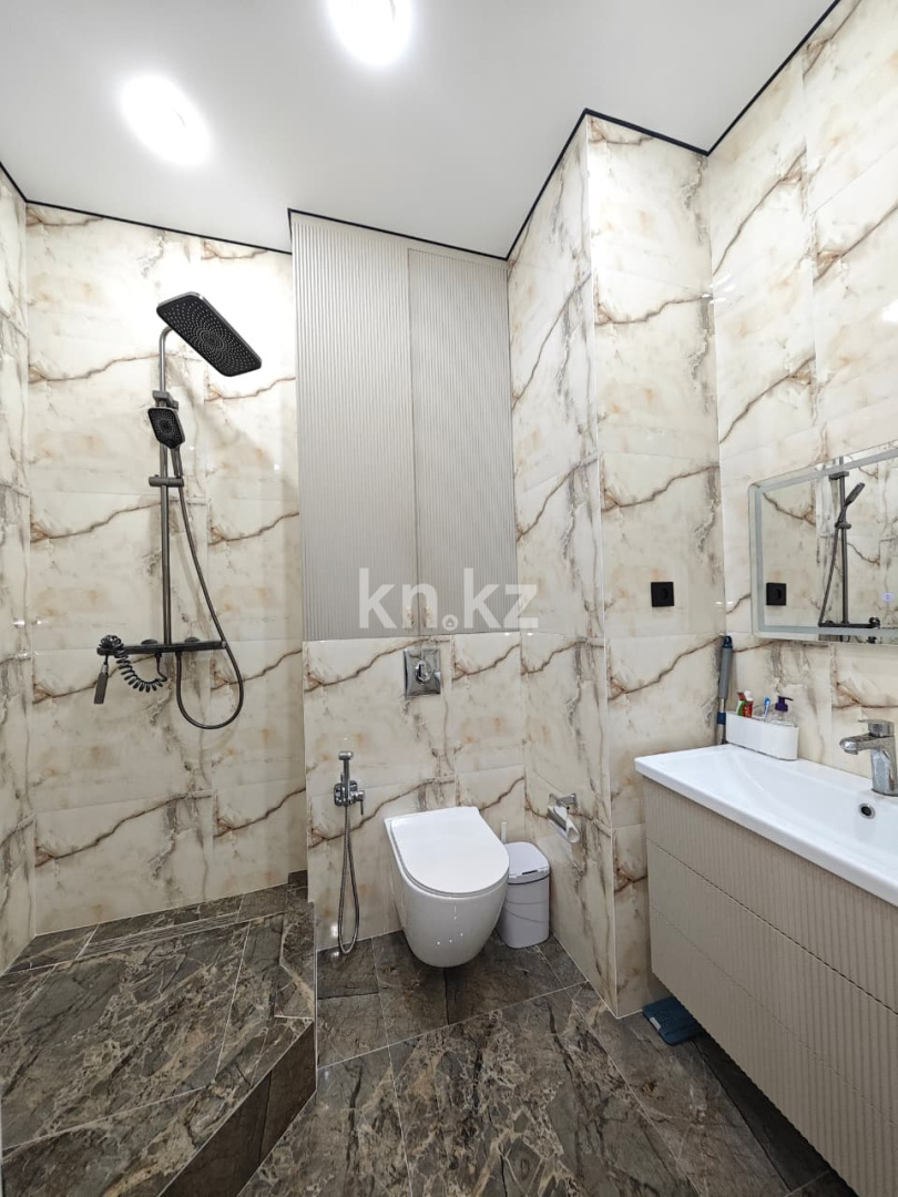 Продажа 3-комнатной квартиры, 74 м², ул. Букетова, дом  3/5 в Караганде - фото 9