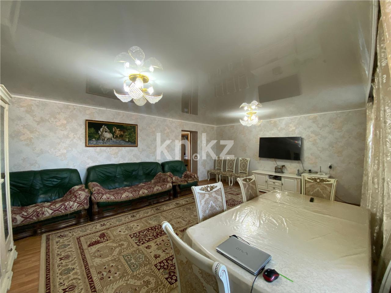 Продажа 4-комнатной квартиры, 97 м², ул. Космонавтов в Караганде - фото 3