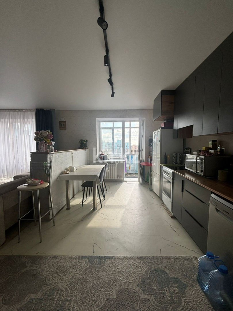 Продажа 2-комнатной квартиры, 68 м², ул. Букетова, дом  60/2 в Караганде - фото 3