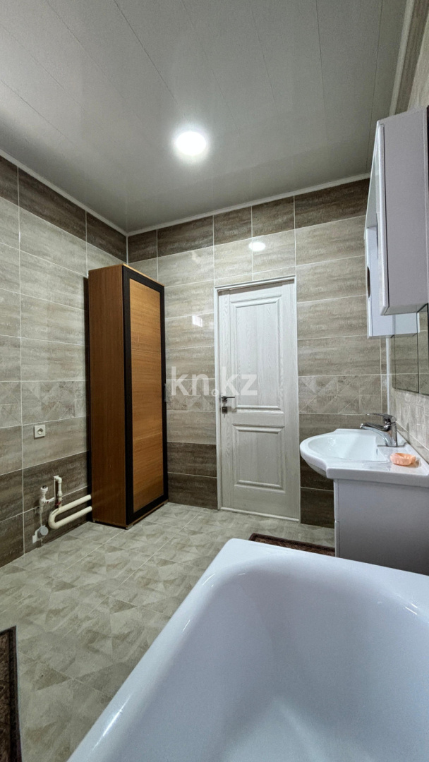 Продажа 6-комнатного дома, 200 м², Шонбасова, дом  16 в Атырау - фото 33