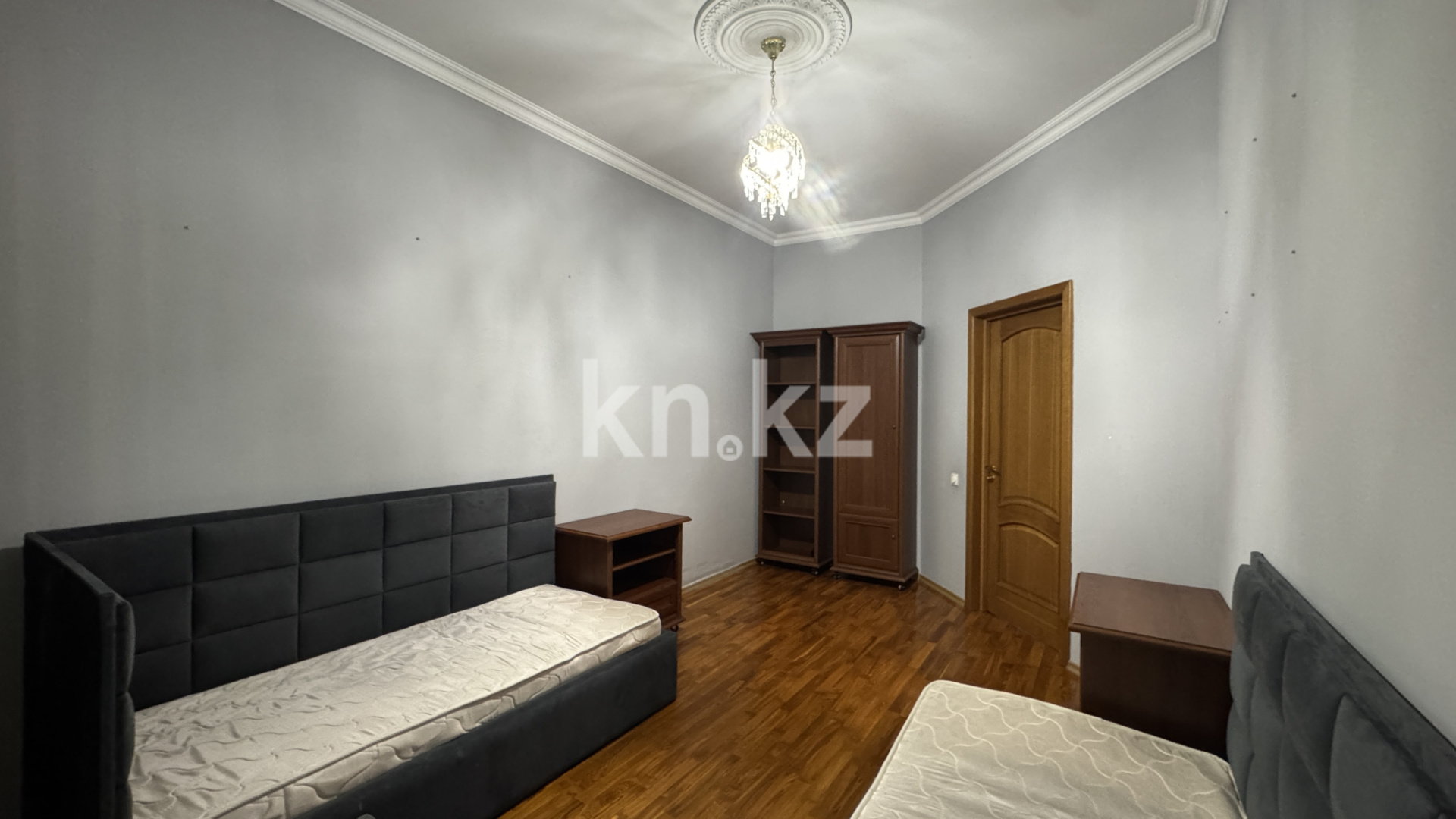 Продажа 5-комнатной квартиры, 186.4 м², мкр-н Самал-3 в Алматы - фото 2
