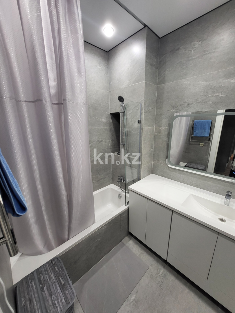 Аренда 2-комнатной квартиры, 92 м², ул. Достык, дом  8/2 - ул. Сауран в Астане