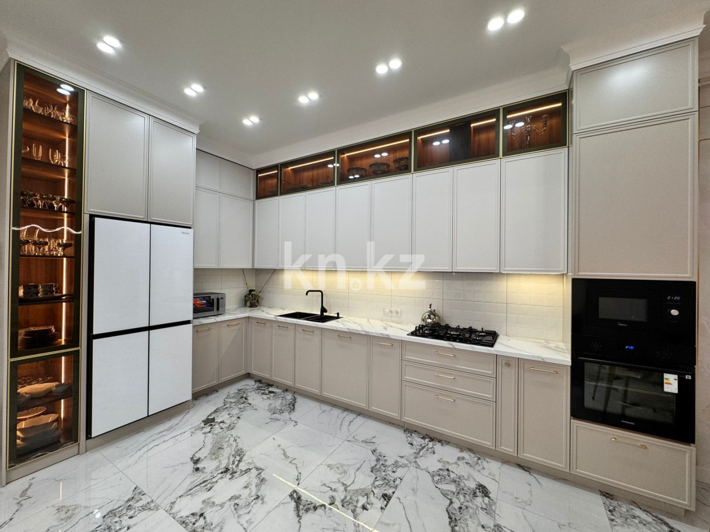 Продажа 5-комнатной квартиры, 187 м², 18А, дом  3 в Актау - фото 2