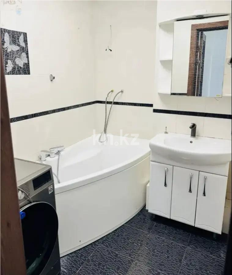 Продажа 3-комнатной квартиры, 90 м², пр. Шахтеров, дом  52 в Караганде - фото 5