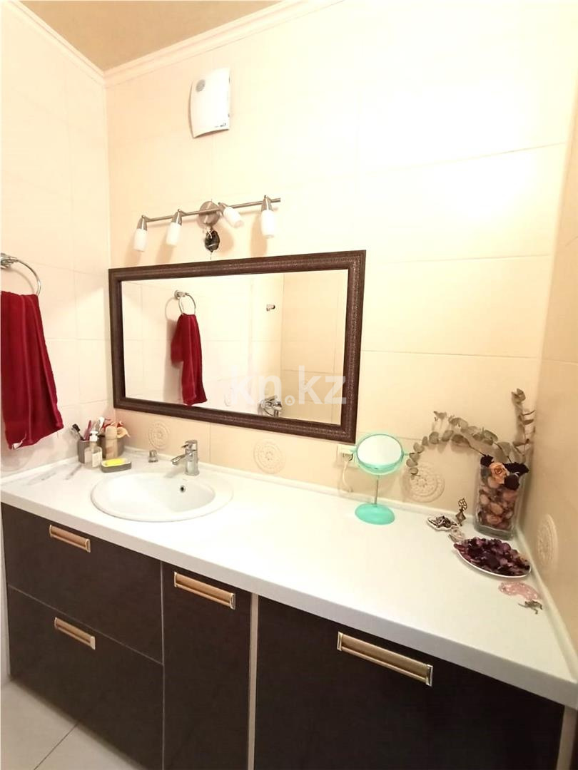 Продажа 2-комнатной квартиры, 63 м², ул. Кордай в Астане - фото 16