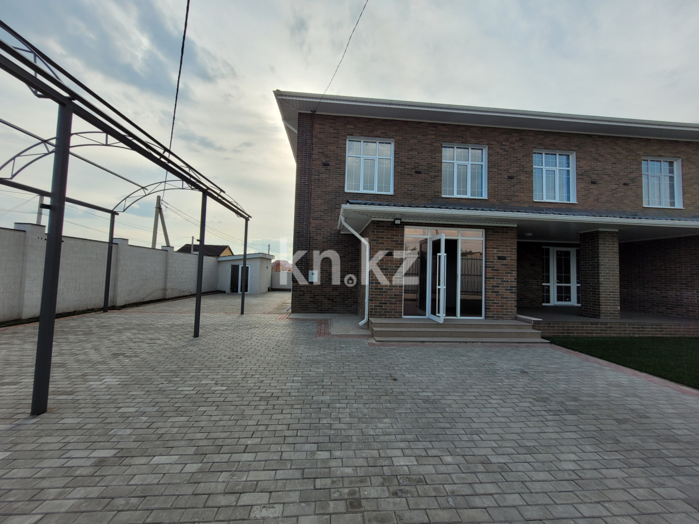 Продажа 6-комнатного дома, 288 м², ул. Ондасынова в Караганде - фото 2