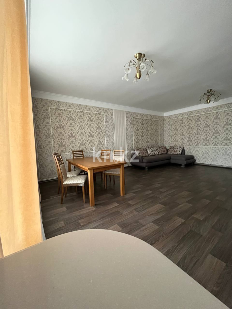 Продажа 4-комнатной квартиры, 136 м², ул. Аманжолова, дом  65/4 в Караганде - фото 4