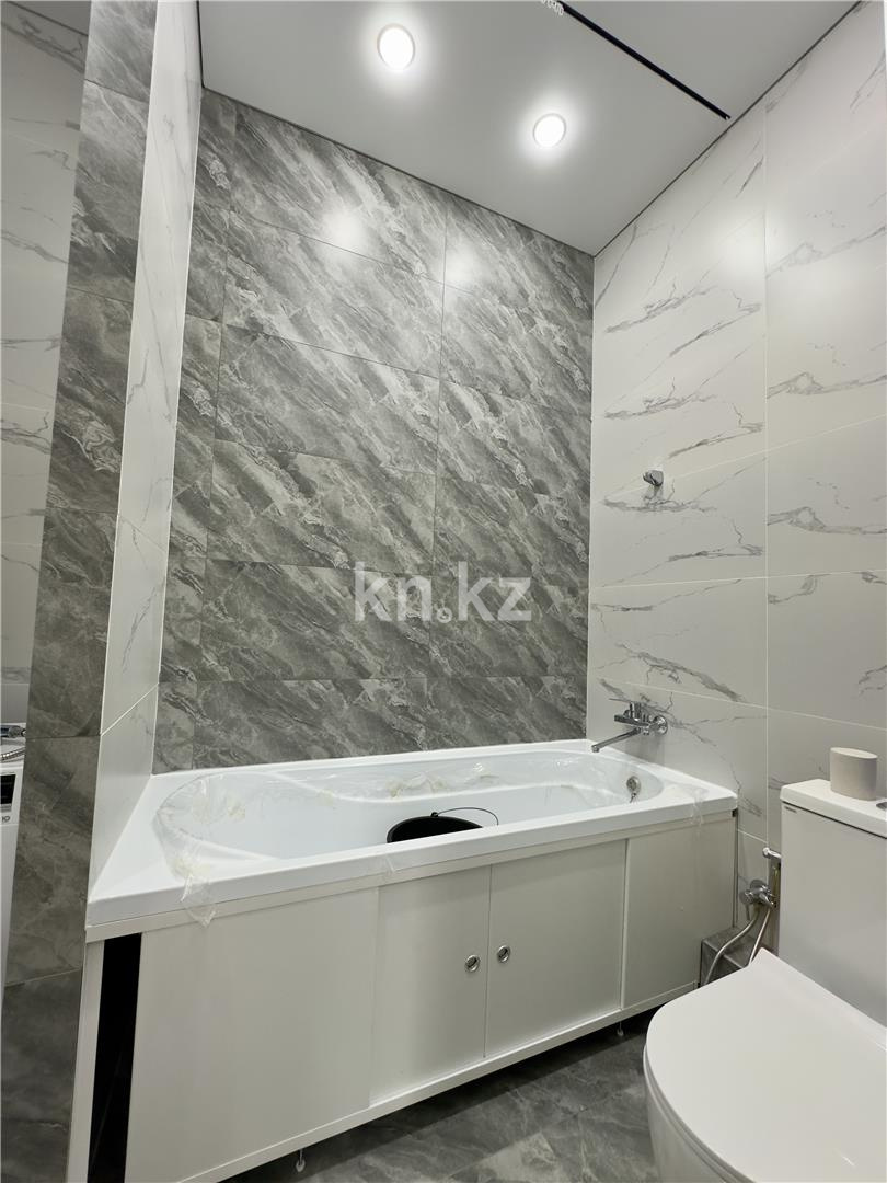 Продажа 3-комнатной квартиры, 97 м², пр. Шахтеров, дом  68 в Караганде - фото 27