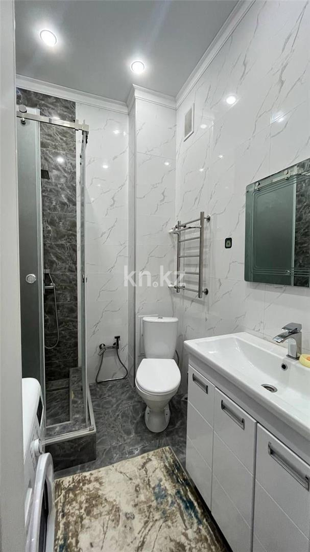 Продажа 2-комнатной квартиры, 65 м², ул. Муканова в Караганде - фото 14