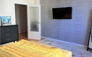Продажа 1-комнатной квартиры, 68.7 м²
