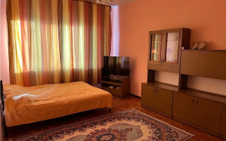 Продажа 1-комнатной квартиры, 36 м², ул. Толе би, дом  201 - Продажа квартир в Алматы
