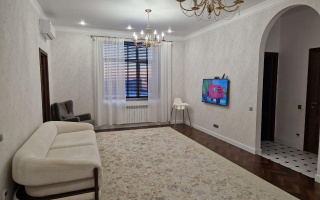 Продажа 4-комнатной квартиры, 90 м², ул. Момышулы - Продажа  четырехкомнатных квартир в Караганде