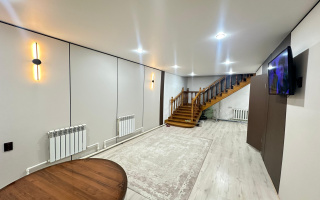 Продажа 6-комнатного дома, 280 м², ул. Жакана Смакова, дом  64 - Продажа домов и коттеджей в Караганде