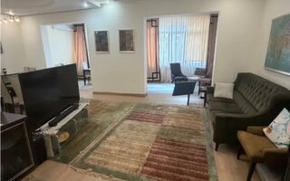 Продажа 4-комнатной квартиры, 208 м²