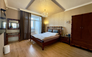 Продажа 5-комнатной квартиры, 217 м², ул. Аманжолова, дом  41 - Продажа  пятикомнатных квартир в Караганде с фото