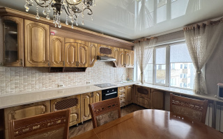 Аренда 3-комнатной квартиры, 117 м², пр. Шахтеров, дом  60 - Аренда  трехкомнатных квартир помесячно в Караганде с фото