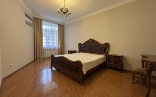 Аренда 2-комнатной квартиры, 104 м², ул. Омаровой, дом  37 - Аренда  двухкомнатных квартир помесячно в Алматы с фото