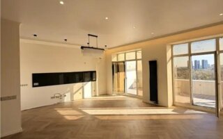 Продажа 3-комнатной квартиры, 135 м²