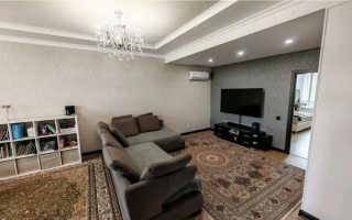 Продажа 3-комнатной квартиры, 90 м², ул. Аманжолова, дом  65/4 - Продажа  однокомнатных, двухкомнатных, трехкомнатных квартир в Караганде