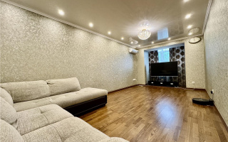Продажа 4-комнатной квартиры, 93 м², ул. Аманжолова, дом  71 - Продажа  четырехкомнатных квартир в Караганде с фото