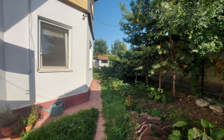 Продажа 7-комнатного дома, 240 м², Акжар мкр-н - Продажа домов, коттеджей в Алматы